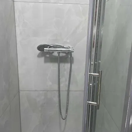Studio Flat Private Bathroom Wc And Kitchenette London Exterior photo